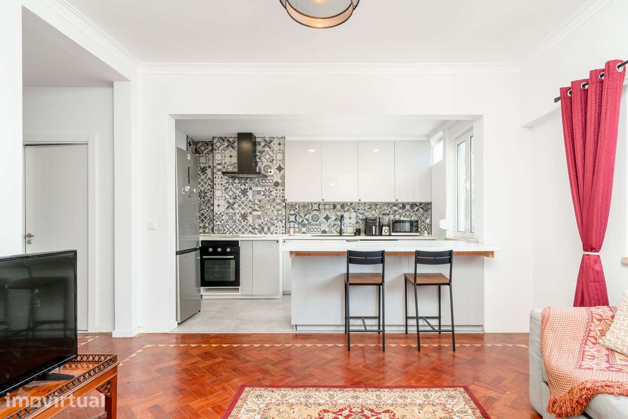 Apartamento T2 com 2 WC's e Varanda Ampla – Totalmente Renovado – Bura - Grande imagem: 3/30