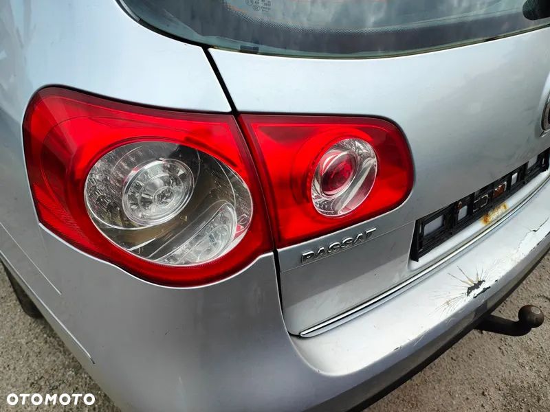 VW PASSAT B6 05r LAMPA W BŁOTNIK LEWY TYŁ EU - 1