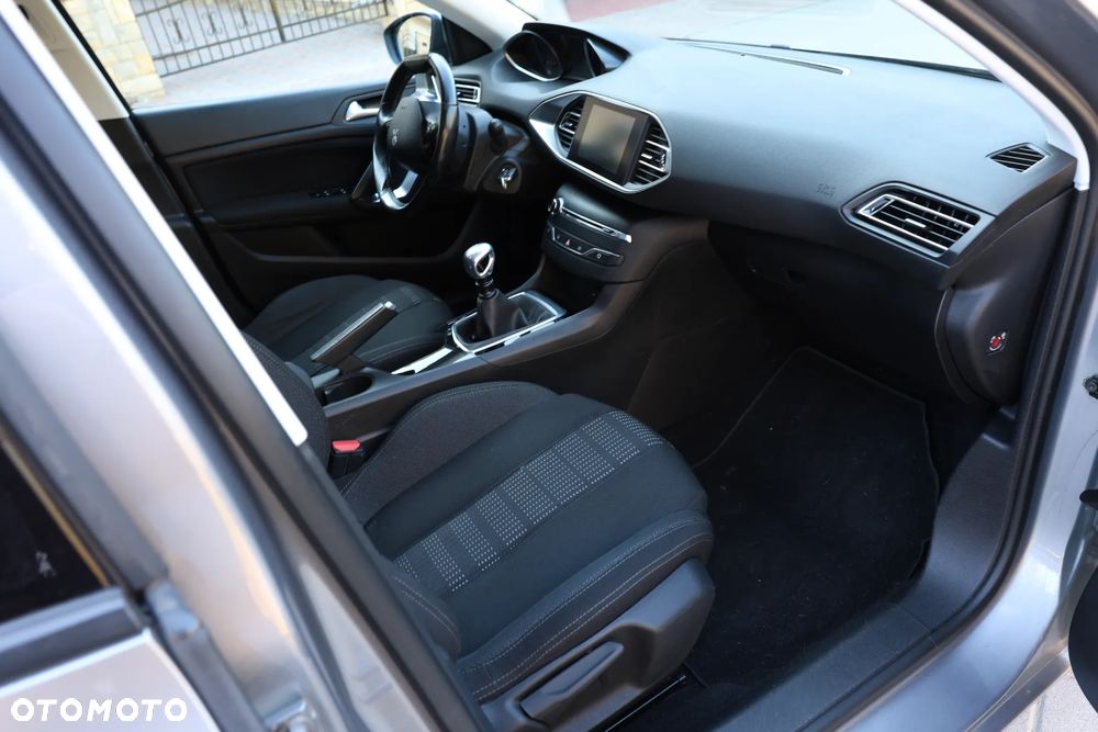 Peugeot 308 1.6 BlueHDi Allure S&S - 15