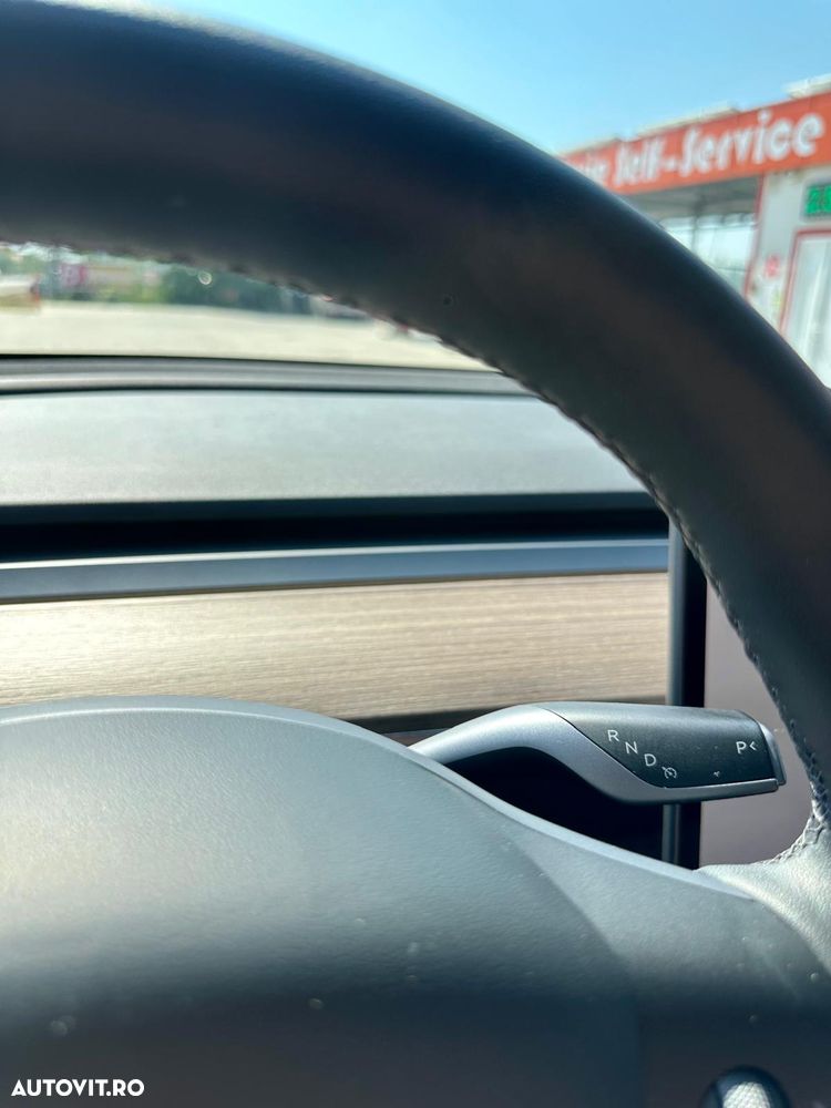 Tesla Model Y - 31