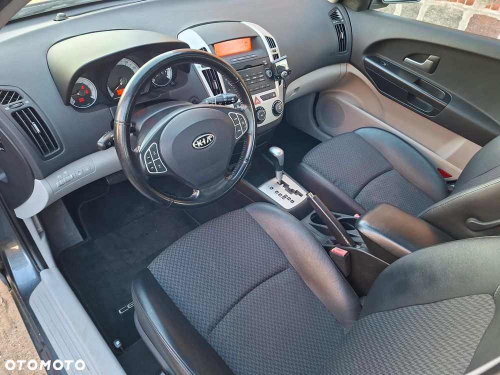 Kia Ceed - 8