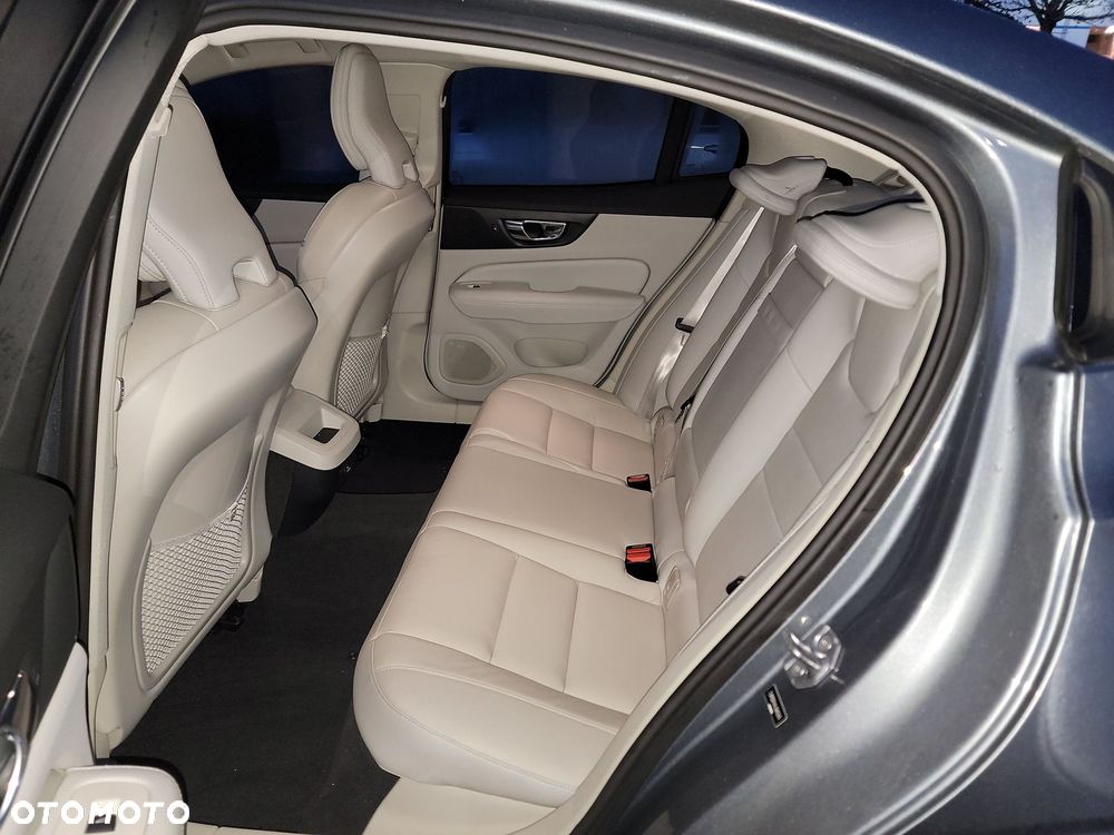 Volvo S60 T5 AWD Momentum Pro - 13