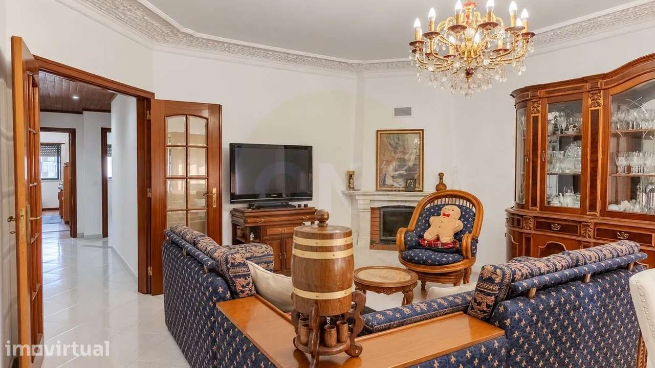 Duplex T3 em Algueirão com Elevador e Garagem - Grande imagem: 4/36