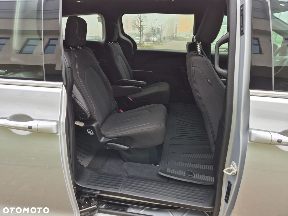 Chrysler Pacifica - 17