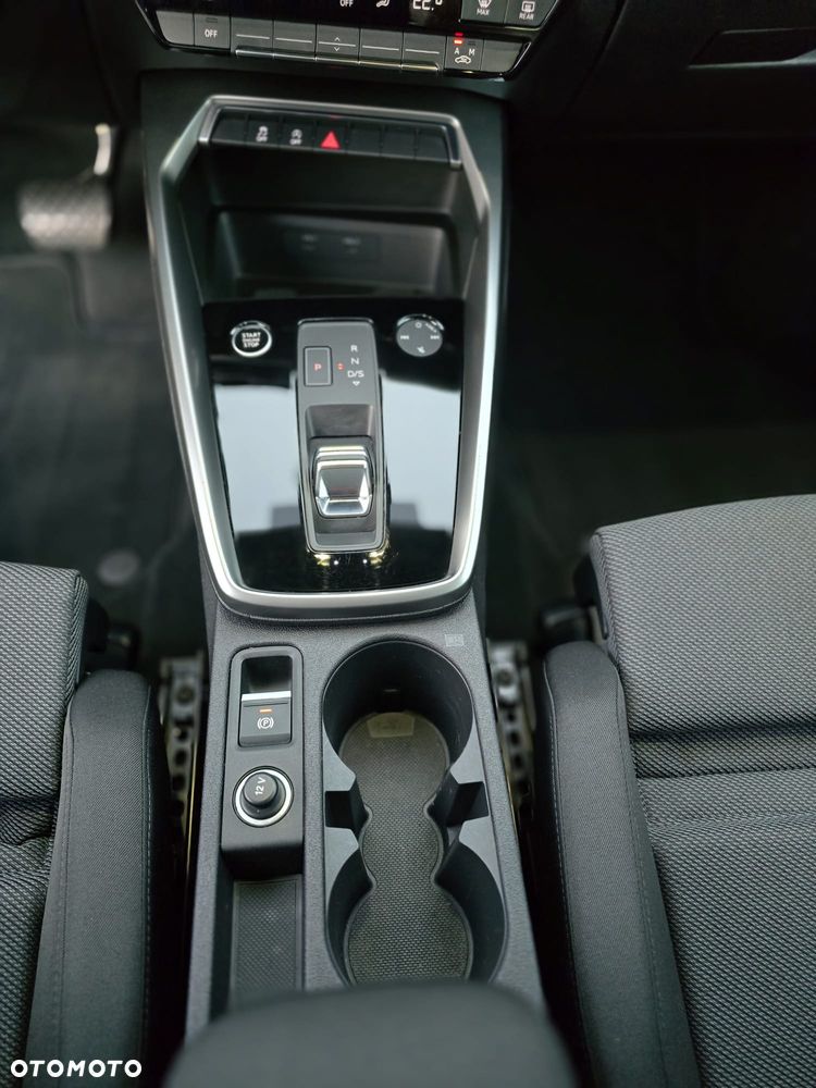 Audi A3 Limousine 30 TFSI S tronic advanced - 24