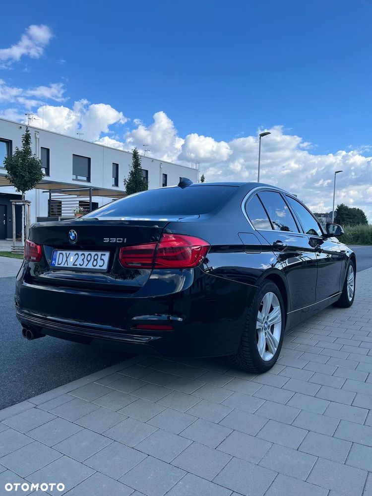 BMW Seria 3 330i Sport Line - 10