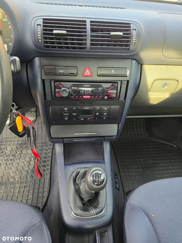 Audi A3 1.6 Ambiente - 22