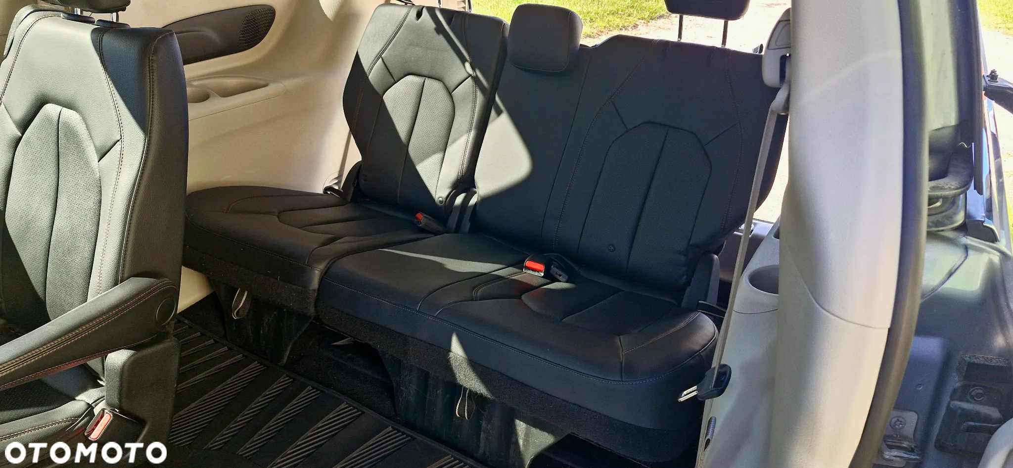 Chrysler Pacifica - 32