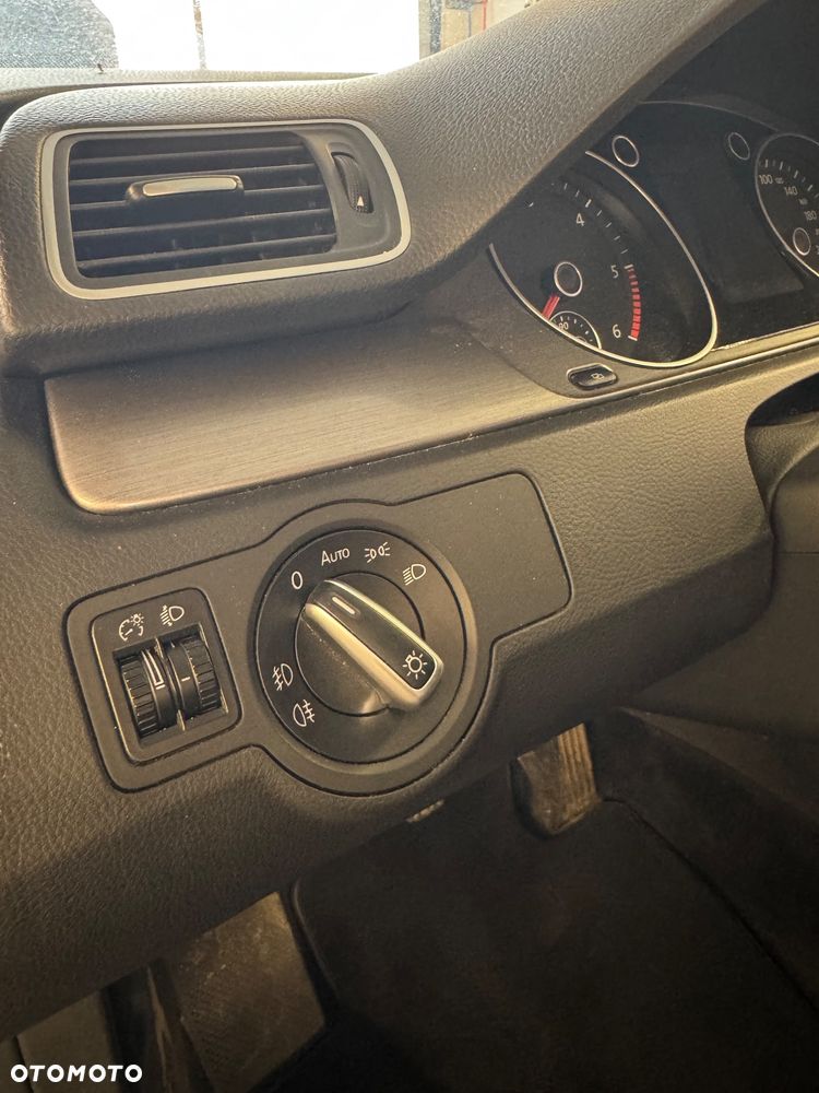 Volkswagen Passat 1.6 TDI Comfortline - 14