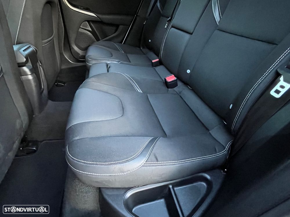 Volvo V40 2.0 D3 Momentum - 21