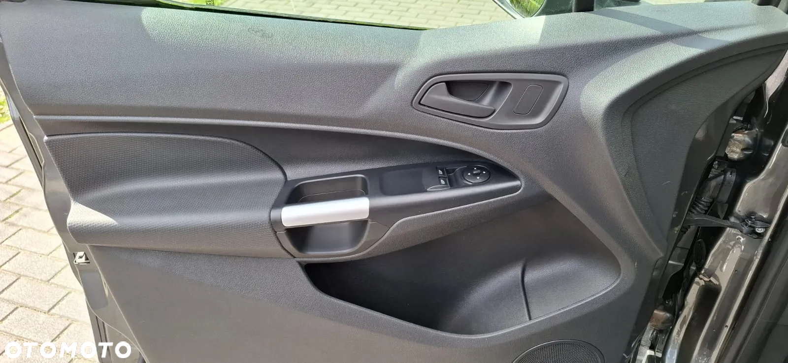 Ford CONNECT - 20