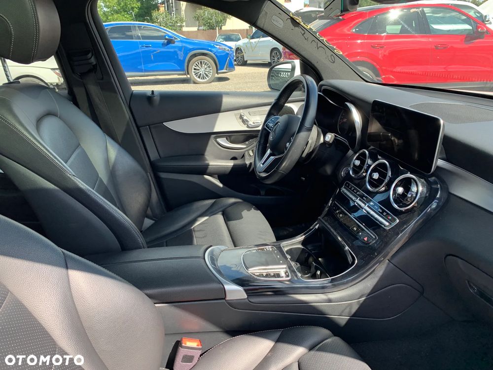 Mercedes-Benz GLC 300 4Matic 9G-TRONIC Edition Avantgarde - 16