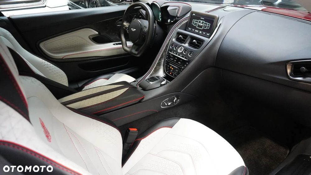 Aston Martin DBS Superleggera Standard - 8