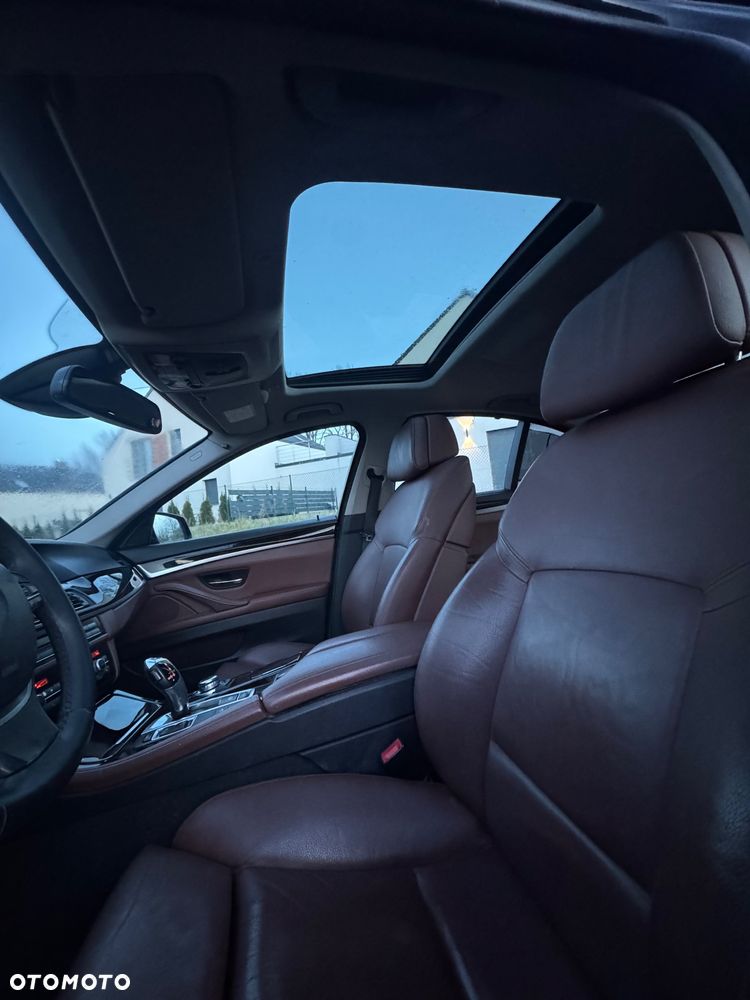 BMW Seria 5 530d xDrive - 14