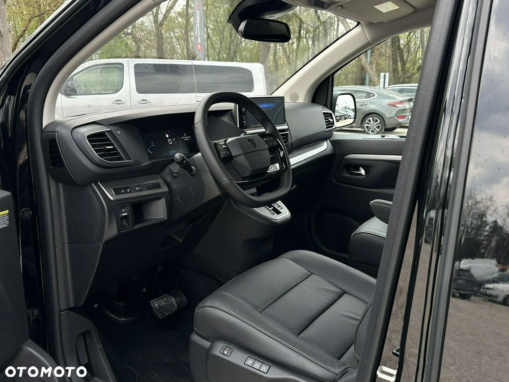 Peugeot Traveller - 13