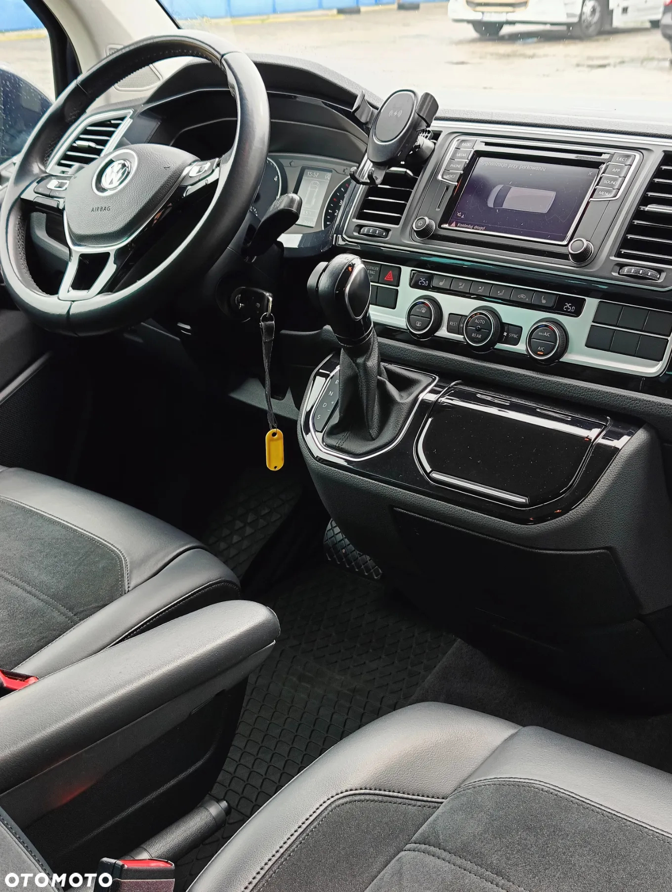 Volkswagen Multivan - 13
