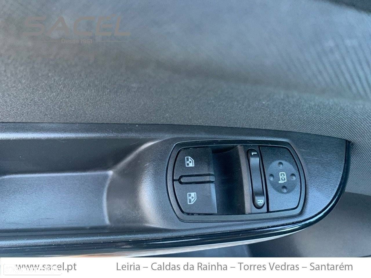 Opel Corsa 1.2 120 Anos - 12
