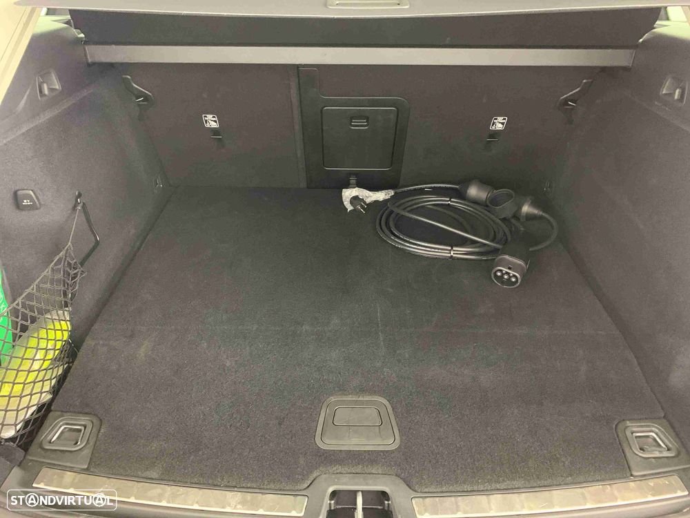 Volvo XC 60 2.0 T6 PHEV Plus Dark AWD - 12