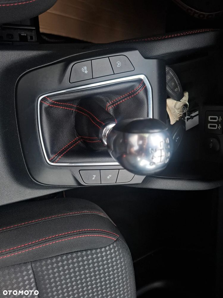 Ford Kuga 2.0 EcoBlue mHEV FWD ST-Line - 14