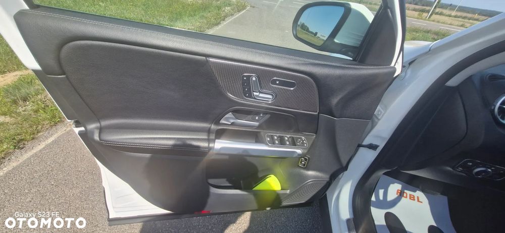 Mercedes-Benz GLB - 10