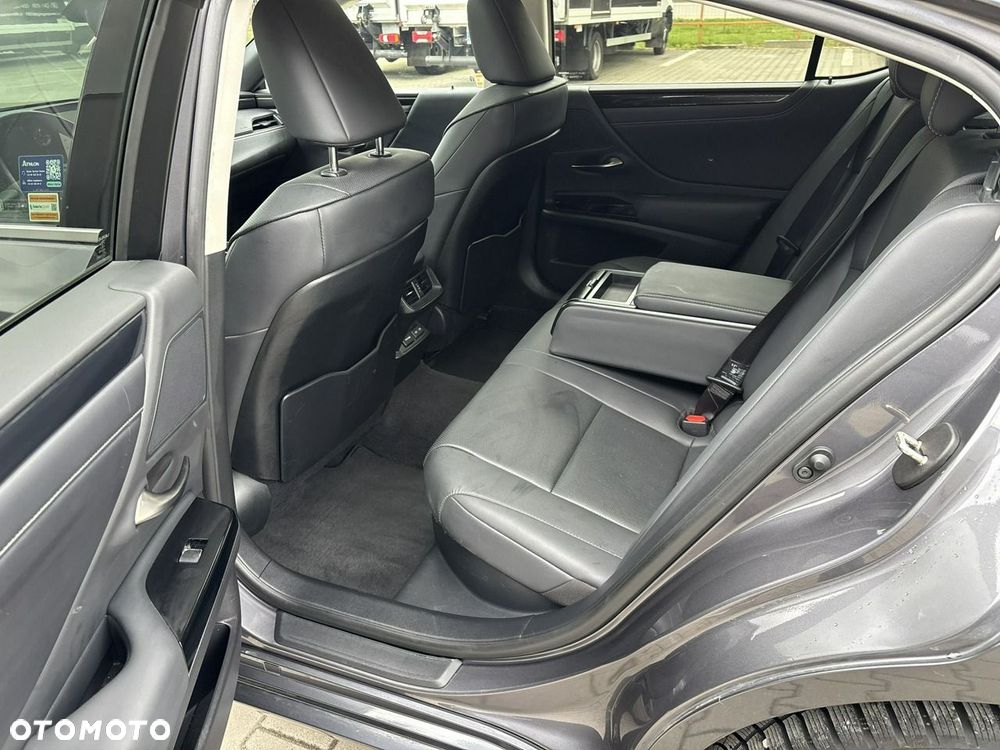 Lexus ES 300h Business Edition - 12