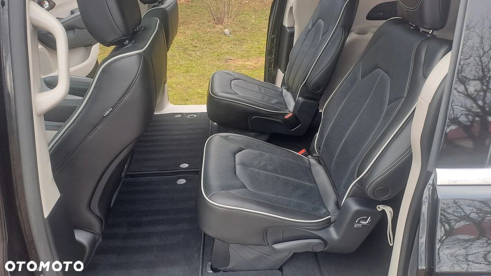 Chrysler Pacifica - 21