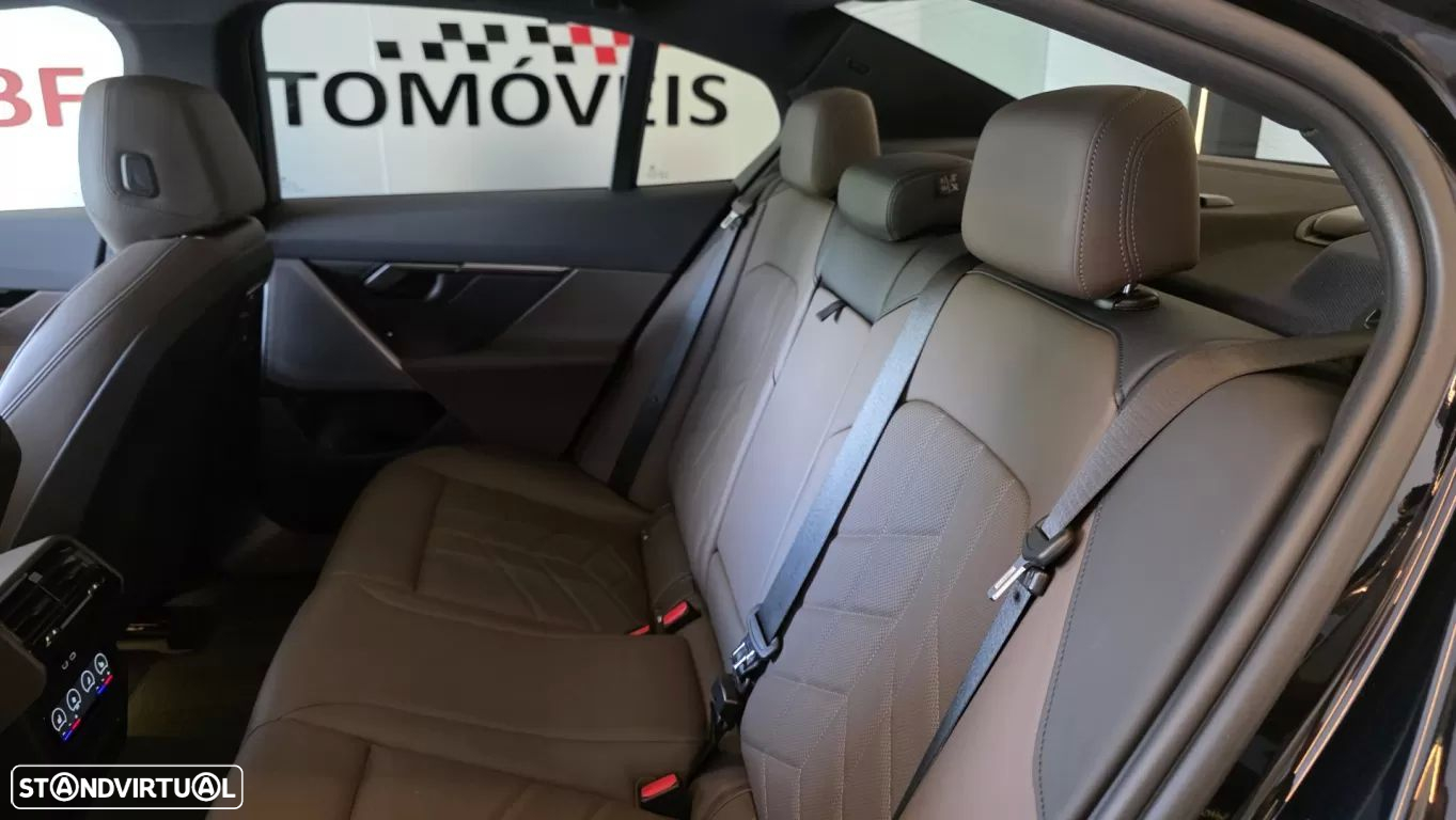 BMW 530 e Pack Desportivo M Pro - 48