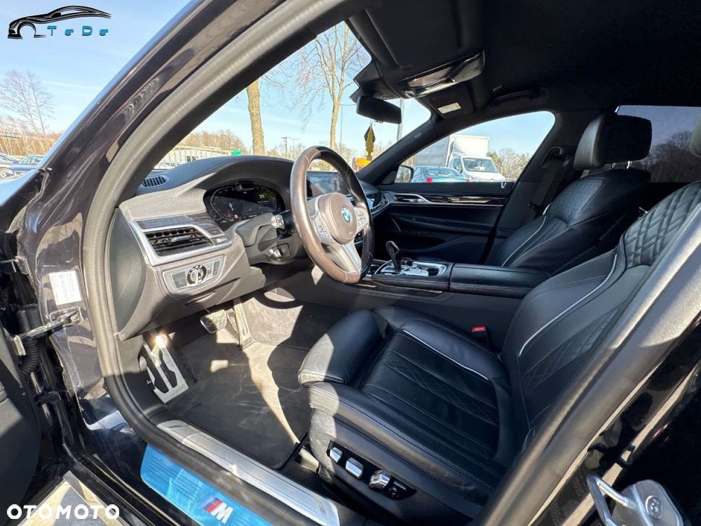 BMW Seria 7 750i xDrive sport - 17