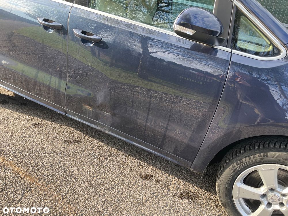 Volkswagen Sharan 2.0 TDI 4MOTION BlueMotion Technology Cup - 31