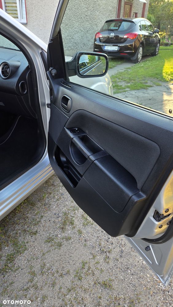 Ford Fiesta 1.4 - 12