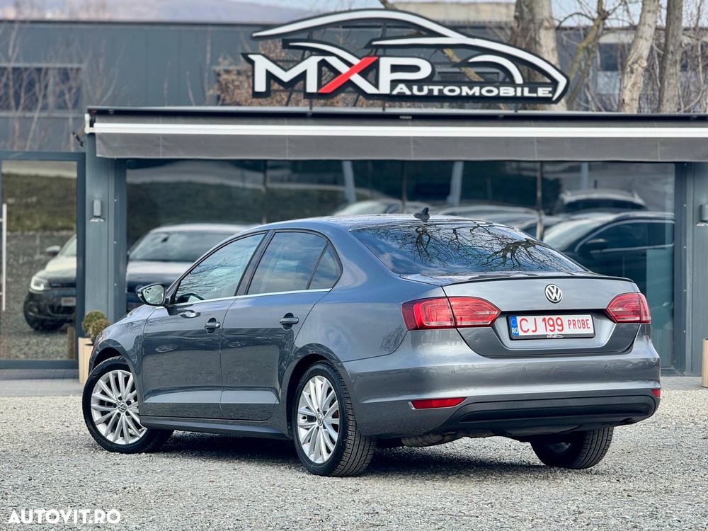 Volkswagen Jetta - 3