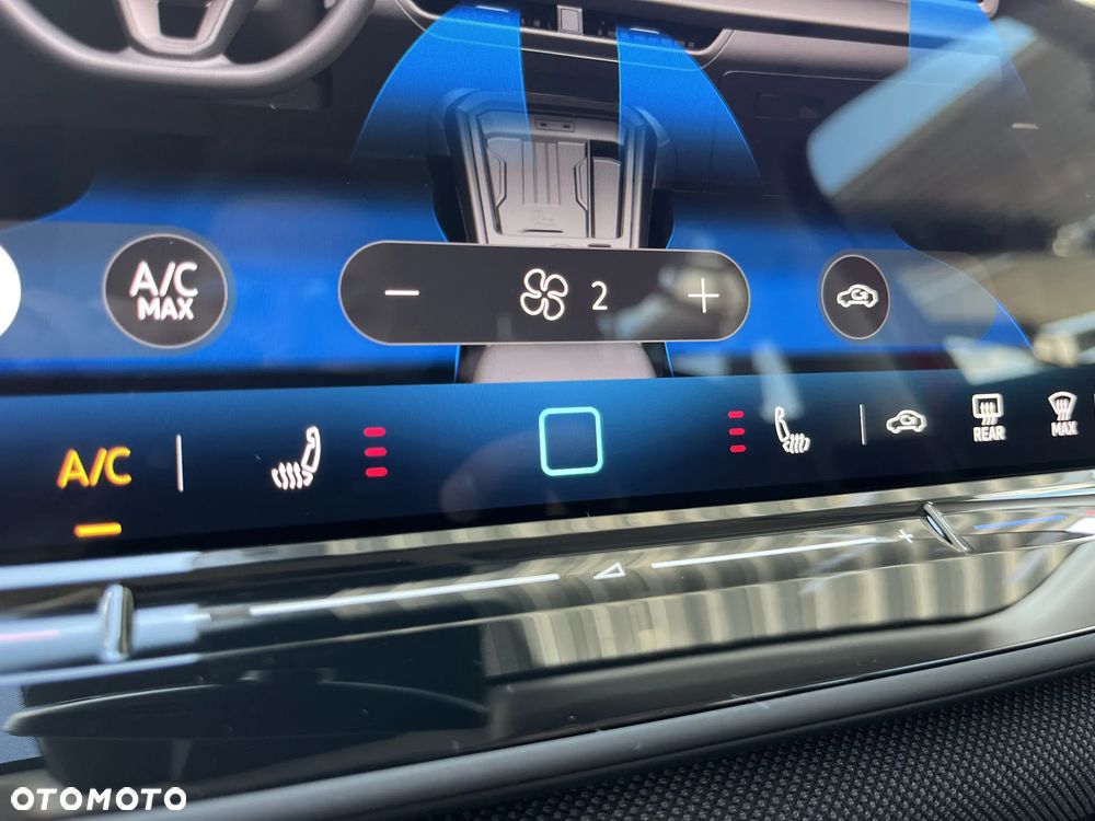 Volkswagen T-Roc 1.5 eTSI Life DSG - 37