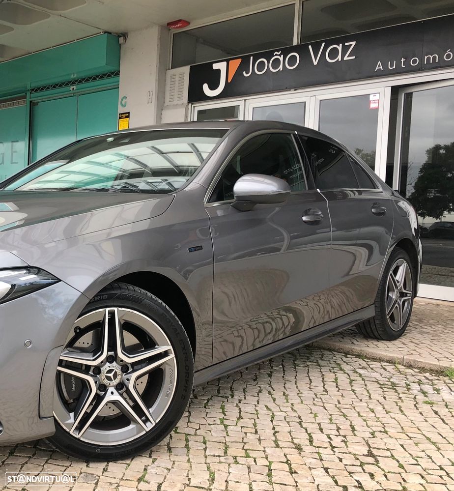 Mercedes-Benz A 250 Limousine e AMG Line - 4