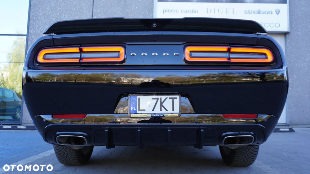 Dodge Challenger - 10