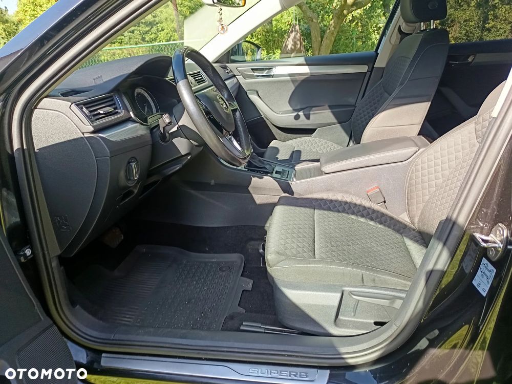 Skoda Superb 2.0 TSI Ambition DSG - 32