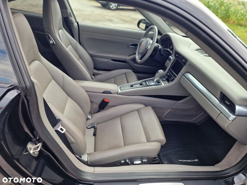 Porsche 911 Carrera Black Edition PDK - 26