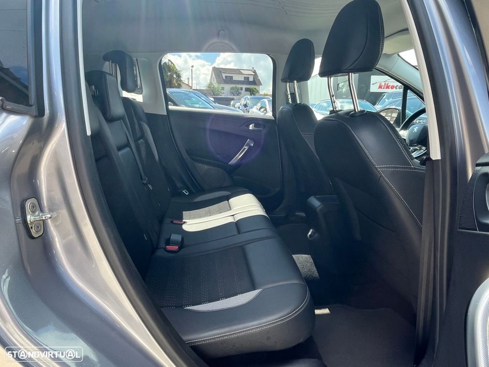 Peugeot 2008 1.6 e-HDi Allure - 42