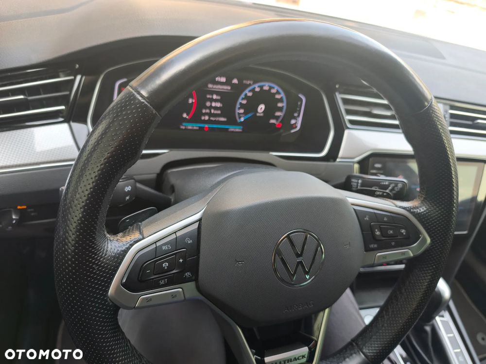 Volkswagen Passat Alltrack 2.0 TDI SCR DSG 4Motion - 17