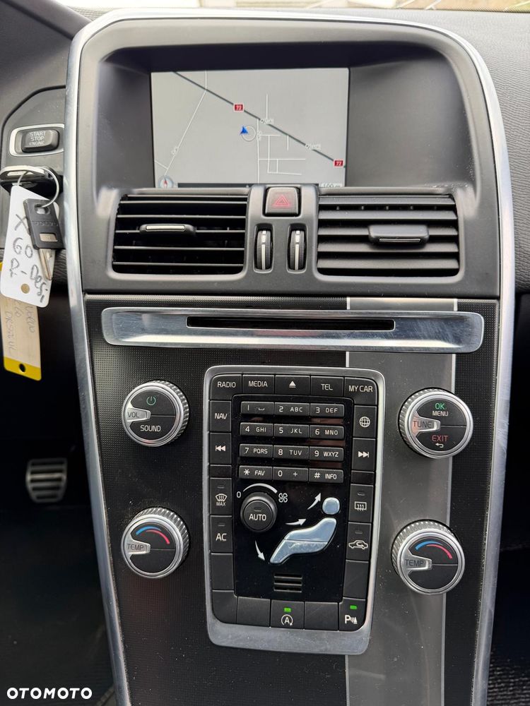 Volvo XC 60 D3 Drive-E R-Design Kinetic - 16
