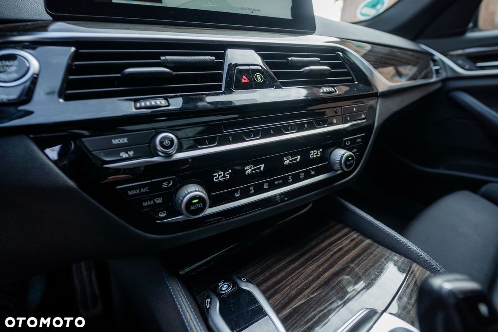 BMW Seria 5 520d xDrive M Sport Edition - 18