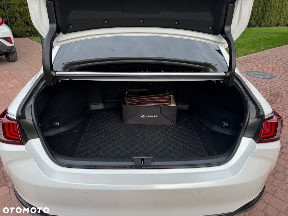 Lexus ES 300h Business Edition + - 24