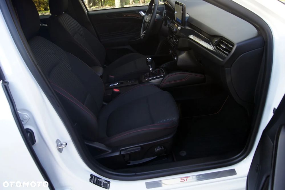 Ford Focus Turnier 1.5 EcoBlue Start-Stopp-System ST-LINE DESIGN - 33