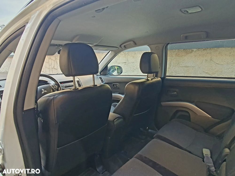 Mitsubishi Outlander - 8