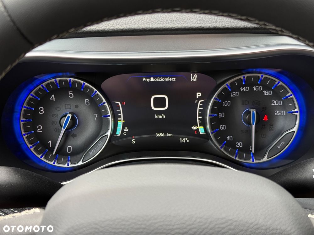 Chrysler Pacifica - 13