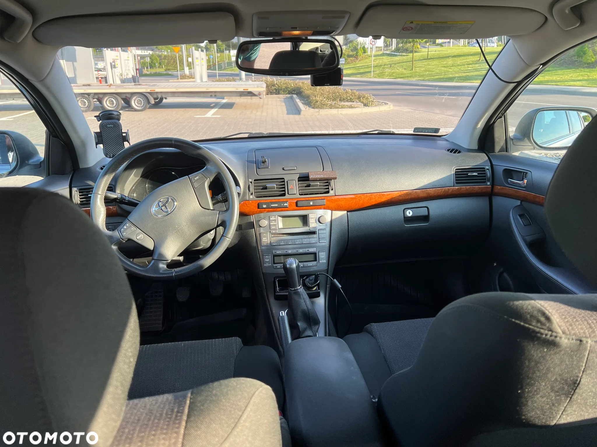 Toyota Avensis 1.8 VVT-i Sol - 16