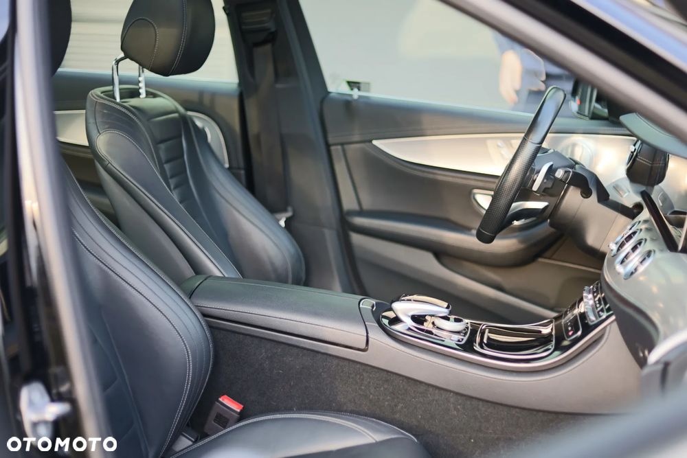 Mercedes-Benz Klasa E 220 d 4-Matic 9G-TRONIC - 16