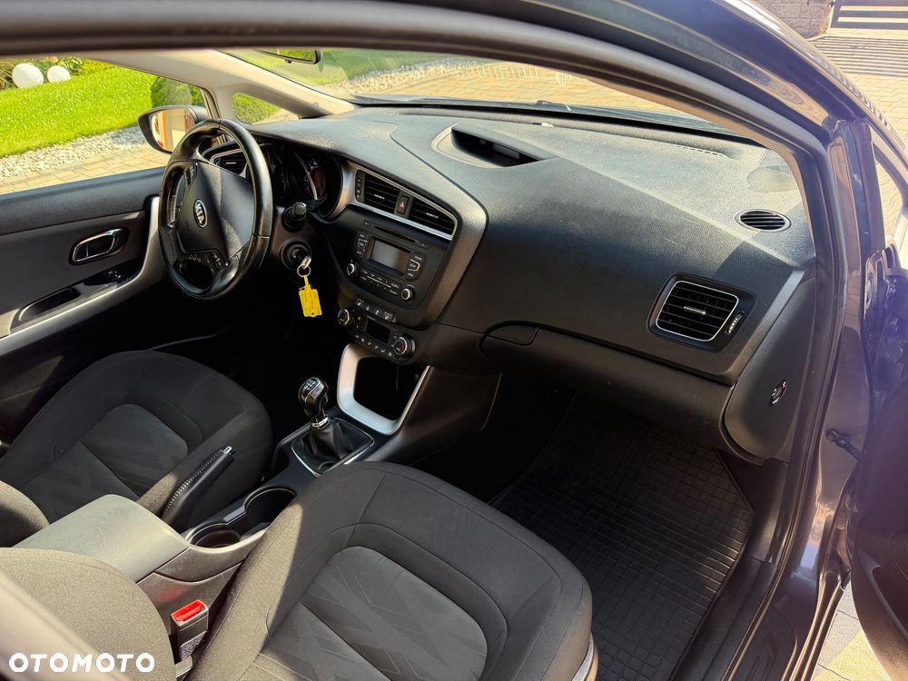 Kia Ceed 1.6 CRDi 136 ISG Vision - 18