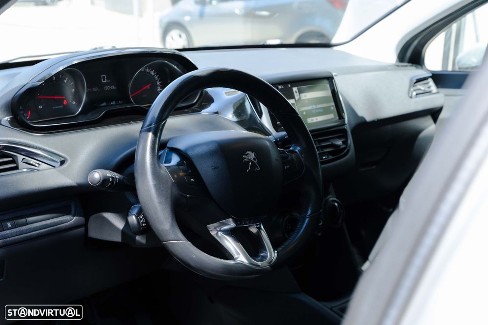 Peugeot 208 1.4 HDi Active — fotografia 10