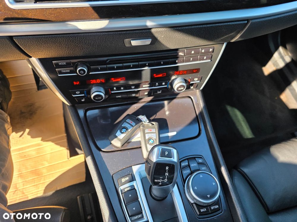 BMW Seria 5 535i xDrive - 15