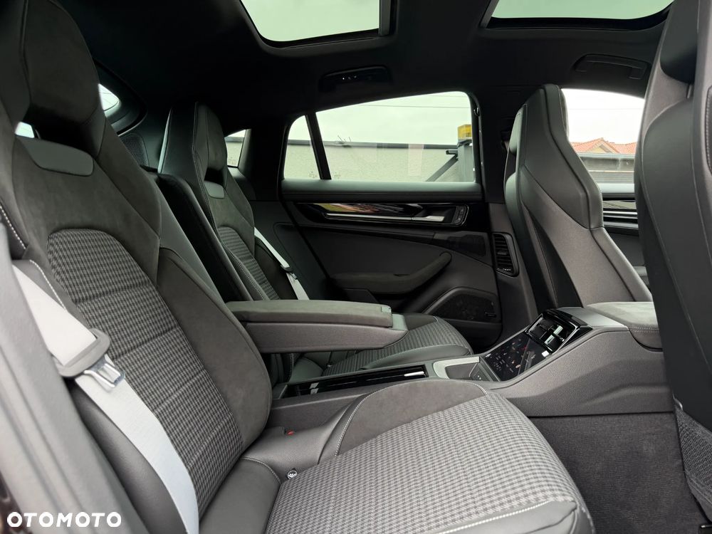 Porsche Panamera 4 - 19